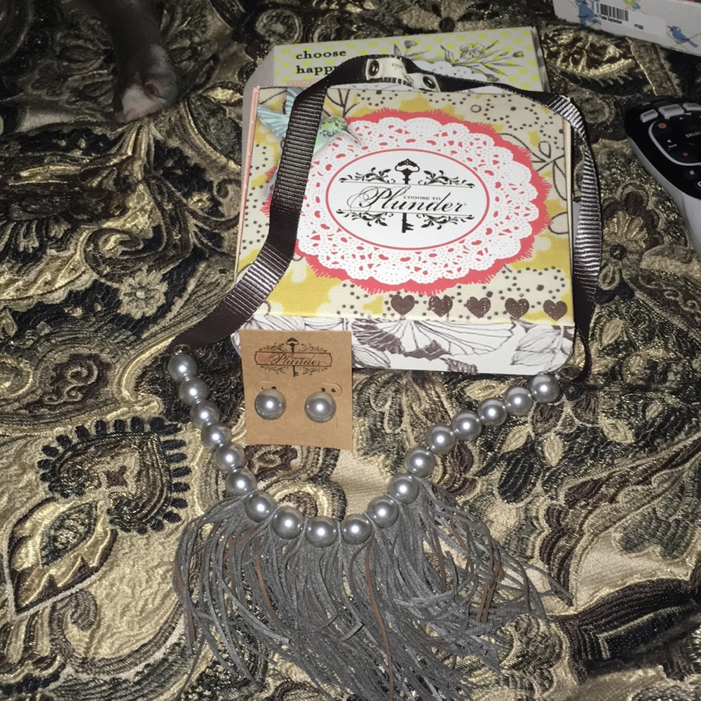 Plunder necklace and earring set